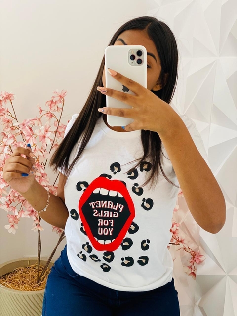Tshirts manga curta longa da cintura para baixo com detalhes na frente