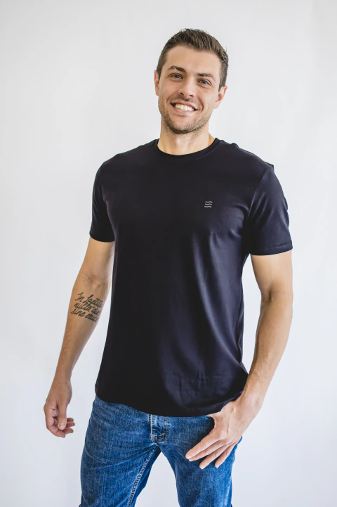 Camiseta Core (Algodão Premium) - Preto com logo - comprar online