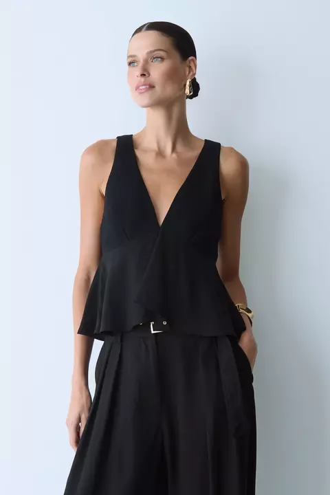 BLUSA SEM MANGA DECOTE V COM BARRA AMPLA PRETO