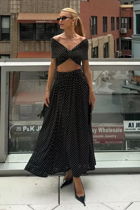 SAIA MIDI AMPLA COS LARGO COM DETALHE POÁ PRETO COM BRANCO (POÁ)