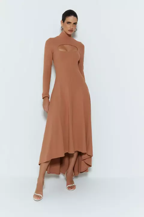 VESTIDO MULLET COM ABERTURA BUSTO E GOLA ALTA MOCHA MOUSSE