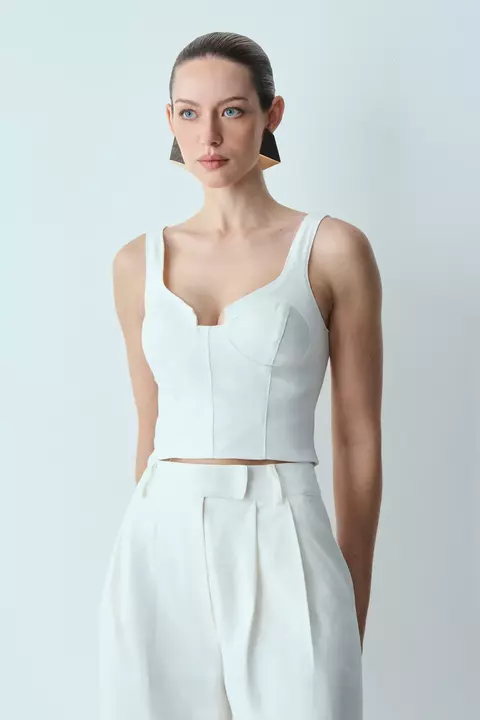 CALCA BAGGY ESTRUTURADA COM PREGAS FRONTAL OFF WHITE