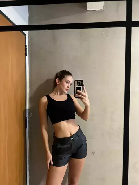 Short De Cuerina Con Boton y Cierre - comprar online