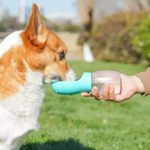 Garrafa Portátil de Água para Pets – Hidratação prática, segura e cheia de amor em qualquer lugar!
