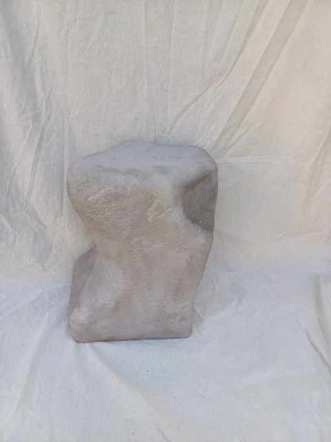 Smooth Side Table – Mesita escultórica