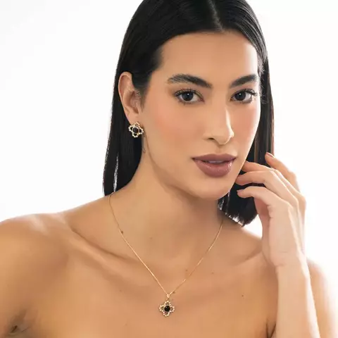 Conjunto Colar e Brinco Trevo Esmaltado Preto Banhado a Ouro 18K