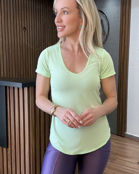 Camiseta Decote V Comprida - Verde Maçã