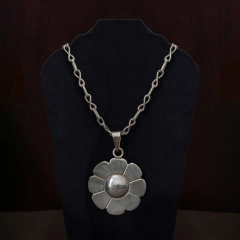 Collar . Veinte