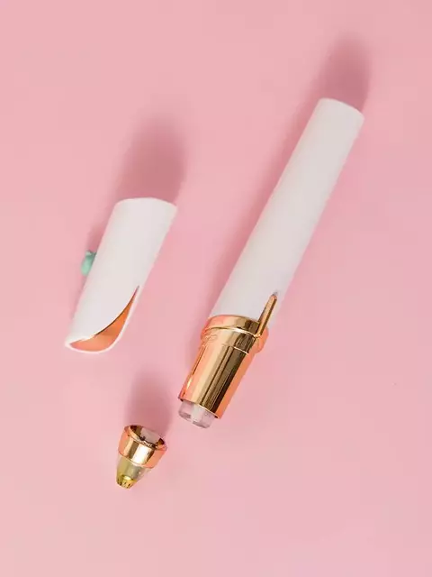 Aparador de Sobrancelha