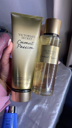 Kit Body Splash 250ml + Hidratante Coconut Passion - 236ml | Victoria's Secret - comprar online