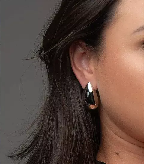 Brinco Gota Lisa Elegance M Banho Ródio Branco