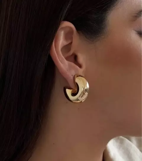 Brinco Argola Puffer Lisa Banhada em Ouro 18k