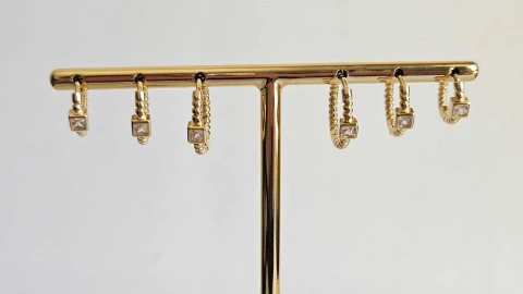 Trio de Brincos Torcidinhos com Zircônia
