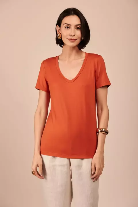 T-SHIRT GOLA V MODAL LARANJA TERRACOTA - comprar online