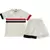 Kit infantil do São Paulo 24/25 com camisa branca listrada em vermelho e preto e shorts brancos com detalhe preto