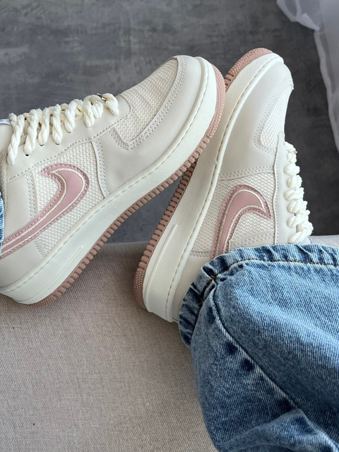 Air Force Luxo Off & Rosê Bordado