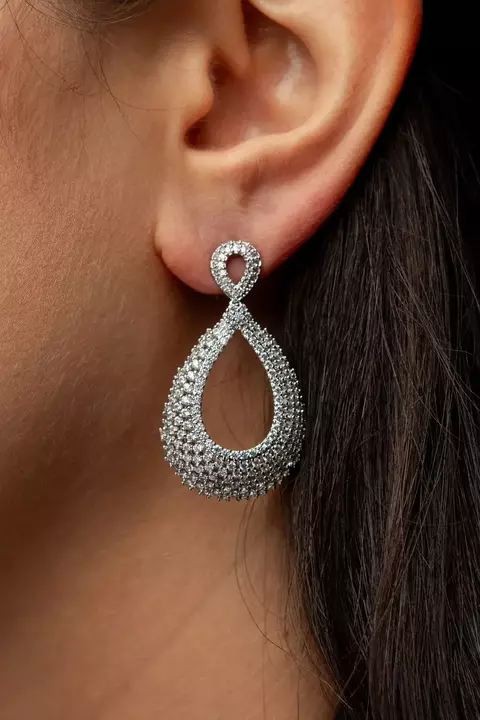 Brinco Cravejado Banhado no Rutênio Prata - Elegância e Sofisticação