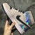 Nike Air Jordan 1 Mid "Dirty Powder Iridescent" na internet