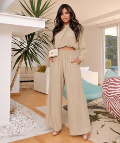 Conjunto feminino calça e blusa larga na internet