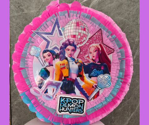 Piñata de Guerreras-Kpop