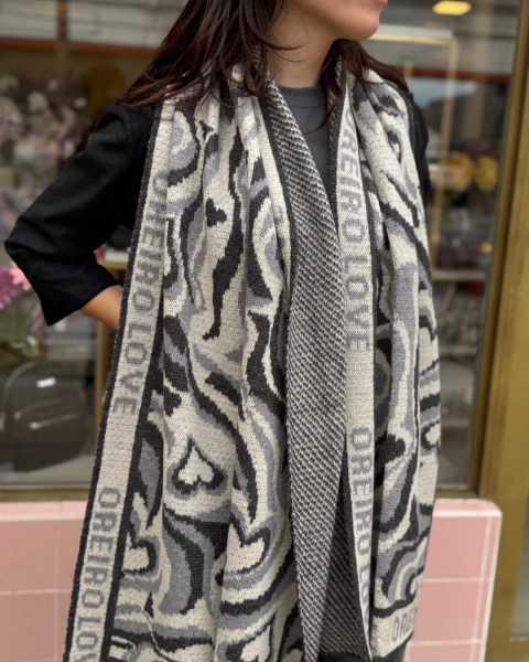 LAS ORIERO BUFANDA ESTAMPADA DISEÑO TEJIDO REVERSIBLE