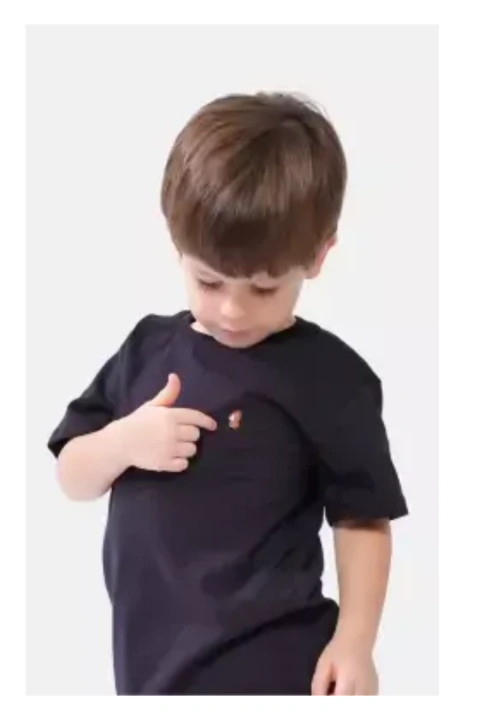 Camiseta infantil básica Preto