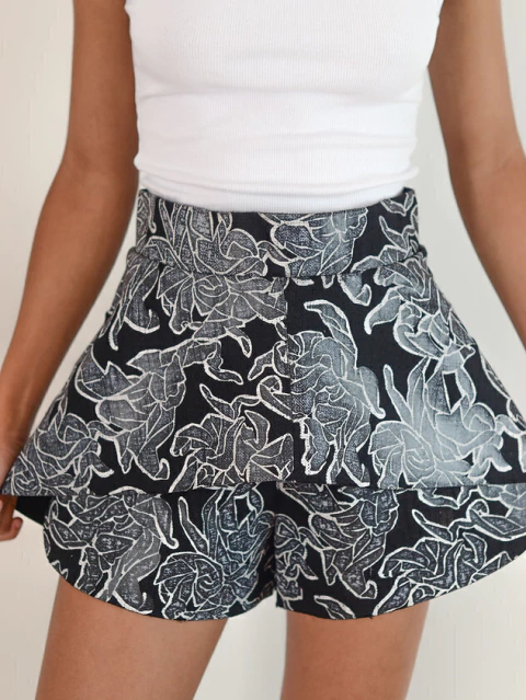 SHORT FLORES PRETO BALENCIAGA
