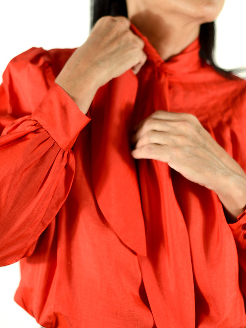 CAMISA VERMELHA GOLA LAÇO