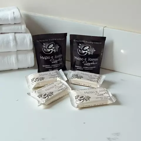 Kit 80 Sabonetes Melão e Jasmim 20G + 40 Sachê Shampoo Condicionador 30 ml - Realgems - comprar online