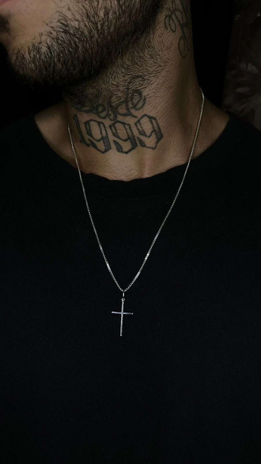 Corrente masculina com pingente de cruz