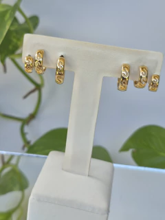 TRIO DE ARGOLINHAS COM 2 CAMADAS DE ZIRCONIAS BRANCAS na internet