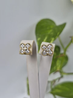 BRINCOS TREVOS DE 4 FOLHAS CRAVEJADO DE ZIRCONIAS