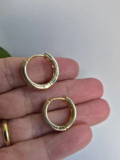 Imagem do DUPLA DE ARGOLAS GRANDES CRAVEJADAS DE ZIRCONIAS BRANCAS