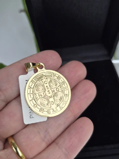 PINGENTE MEDALHA DE SÃO BENTO FRENTE E VERSO 2,5CM - comprar online