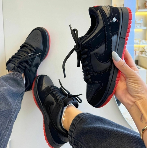 DUNK SB BIRD - PRETO/VERMELHO