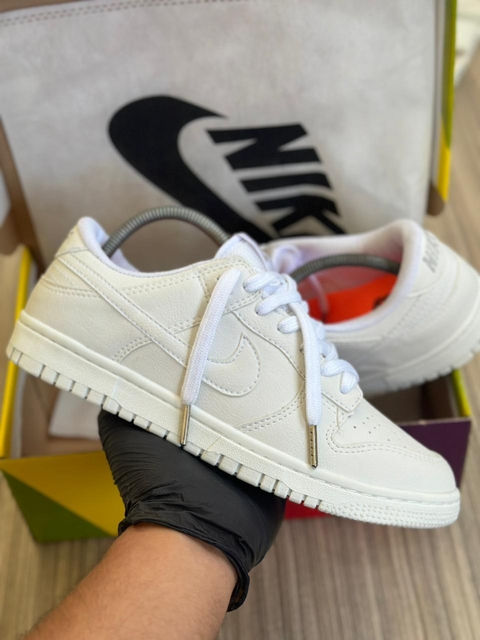 DUNK SB - BRANCO