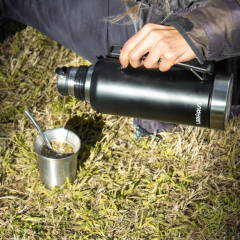 Termo Larhaus Himalaya 1.2L Negro Mate Con Manija y Pico Cebador - Home Run