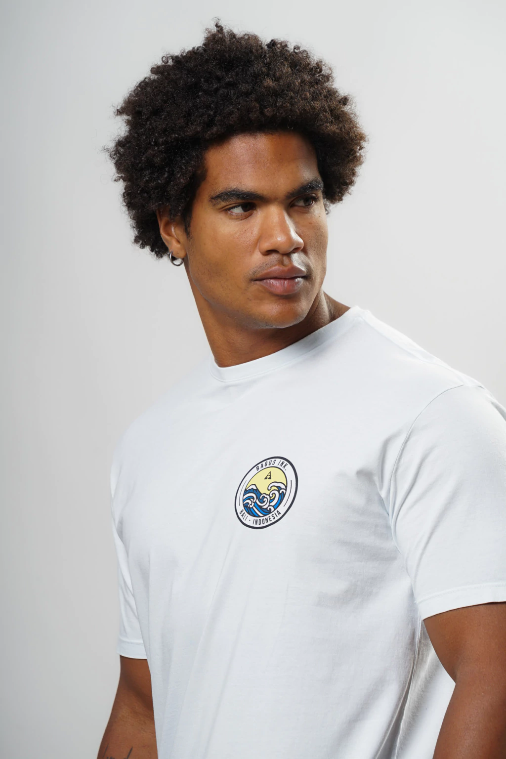 Camiseta Solids - Waves (Branca)