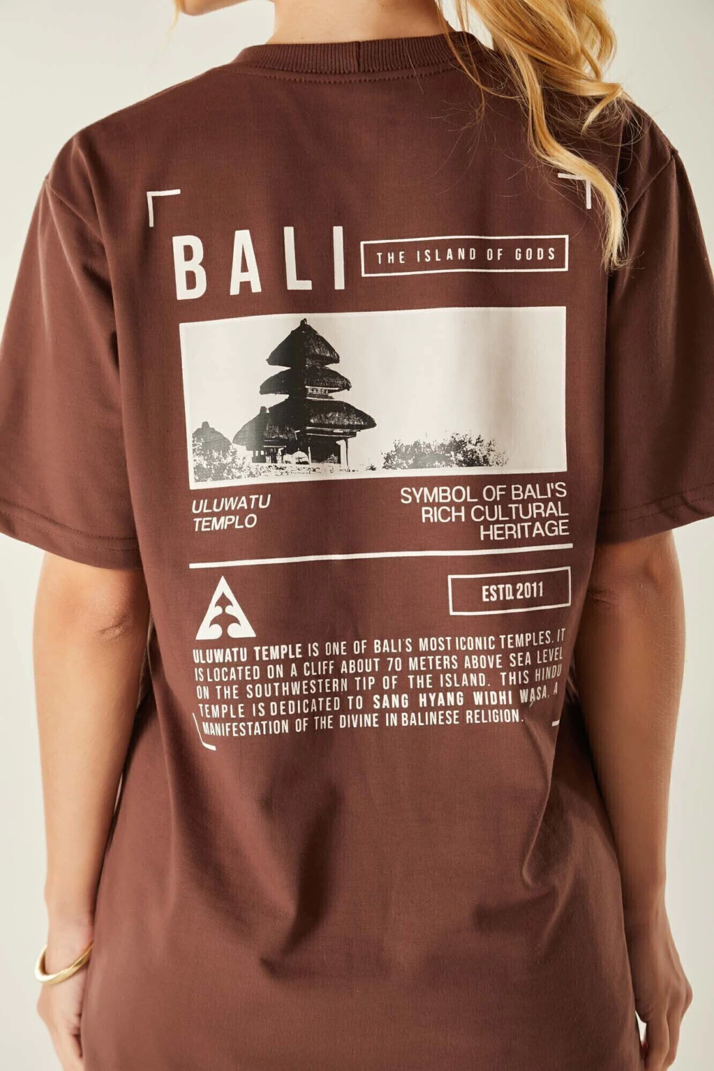 Camiseta Besar - Island of Gods (Café)