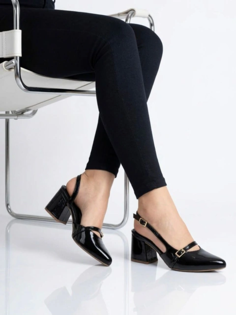 Estileto elegante 5.5 cm con doble hebilla y plantilla comfort