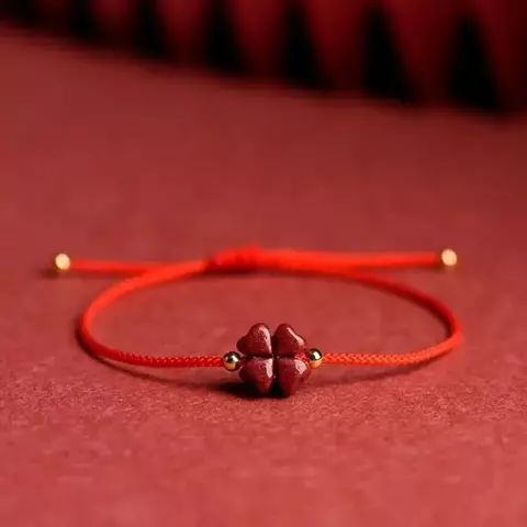 Violet Fortune – Pulseira Unissex Ajustável com Pedra Cinábrio e Trevo da Sorte