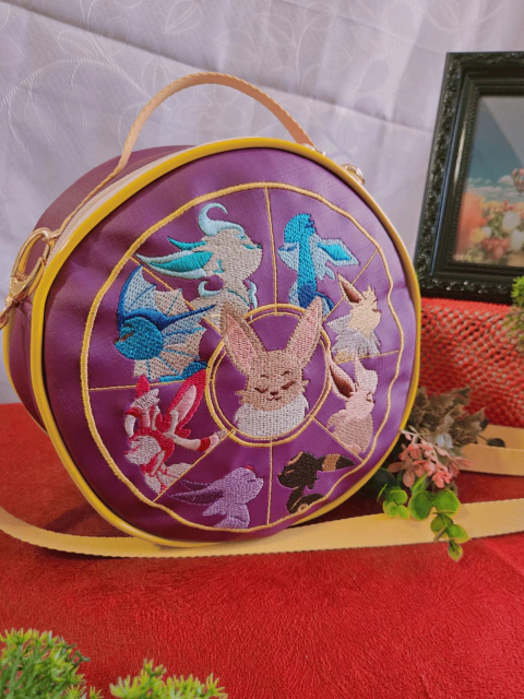 [Pré-Venda] Bolsa Eeveelutions - O Mundo de Pokémon no Seu Dia a Dia