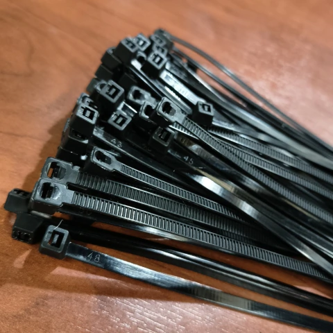 Precintos Negros Plásticos x 100 Unidades Alta Resistencia - comprar online