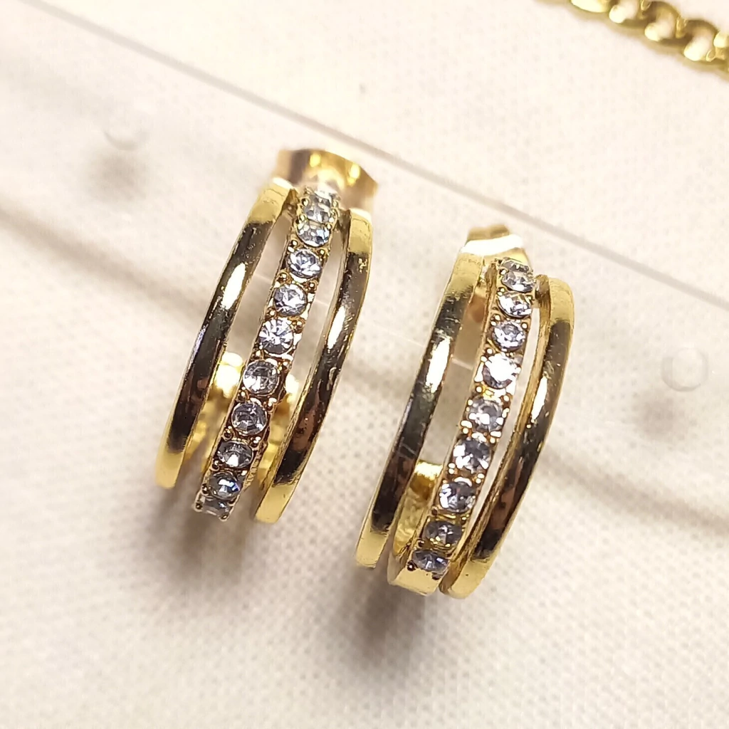 Semi Argollita Dorada y Calada con Cubic 1,6 cm