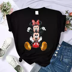 Camiseta Feminina Estilo ano 90 – Estampa Mickey e Minnie Disney na internet
