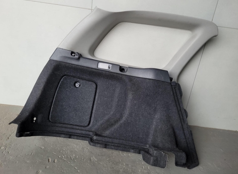 Acabamento C/ Moldura porta malas Lado Esquerdo Fielder 2005