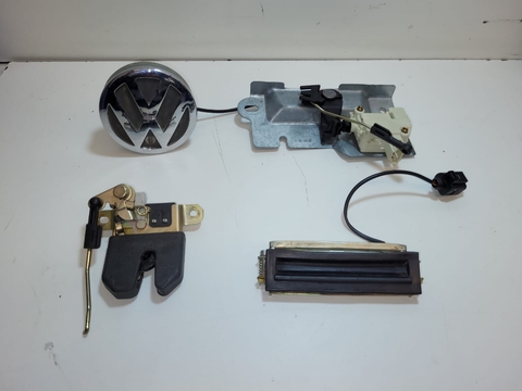 Fechadura Tampa Traseira VW Polo Sedan 2004 6Q5827603