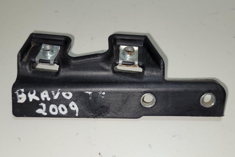 Chapa Fixação Painel Traseiro Esquerdo Bravo 2009 51810081