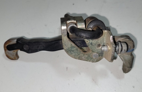 Limitador Porta Tras. Lado Direito Linea 2008 Original