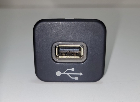 Entrada USB Fiat Strada 2023 735600659 Original